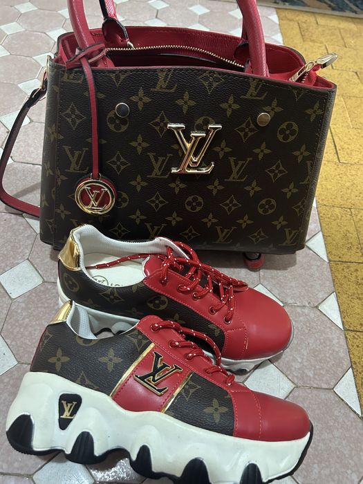 adidas de vanzare si geanta ( setul )