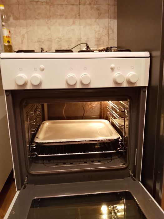 Продам газовую плиту