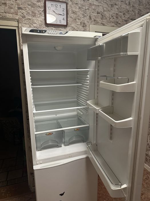 Продам холодильник Костанай