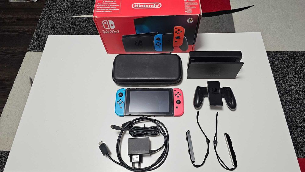 Vand consola Nintendo Switch pachet complet