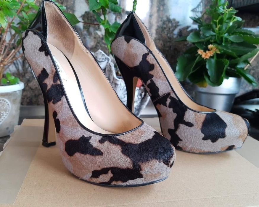 GUESS Оригинални Обувки Естествен косъм, 38 номер, Цена 50 лв.