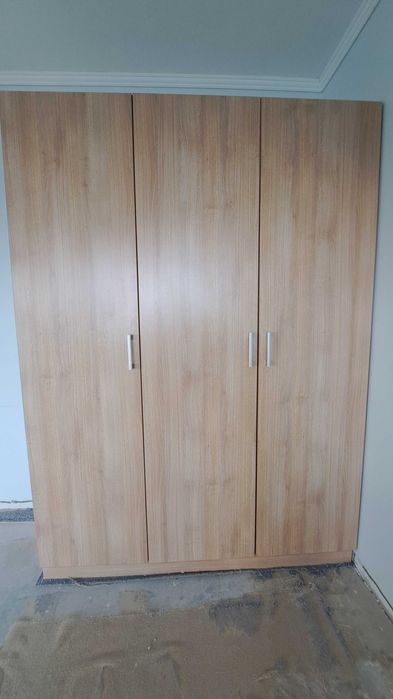 гардероби  на 2 и 3 врати  в отлично състояние