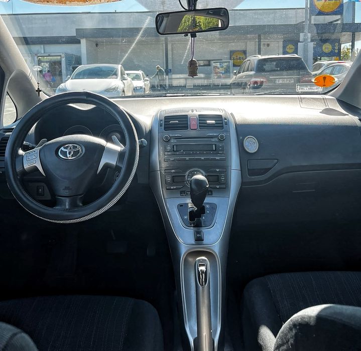 Vând Toyota Auris