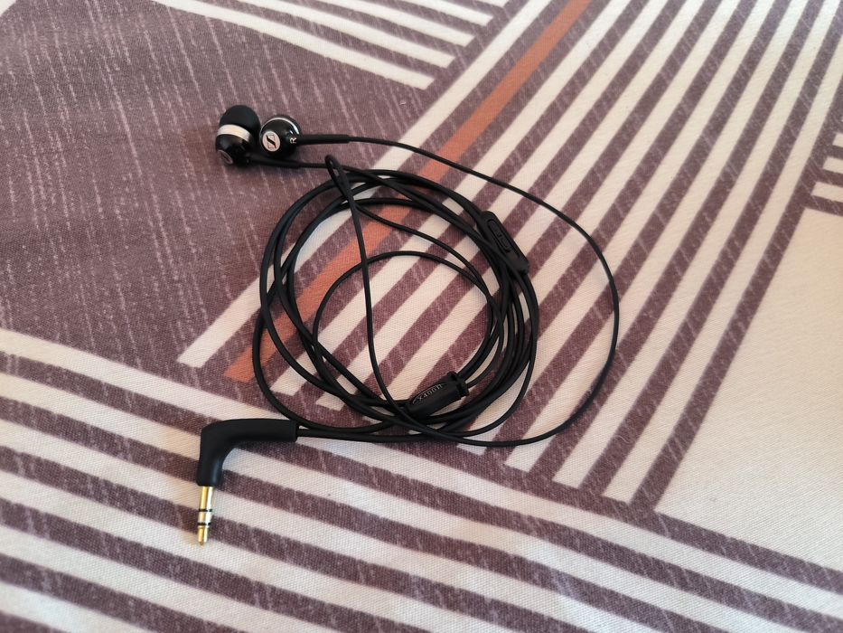 Продам оригинальные наушники Sennheiser CX400 II