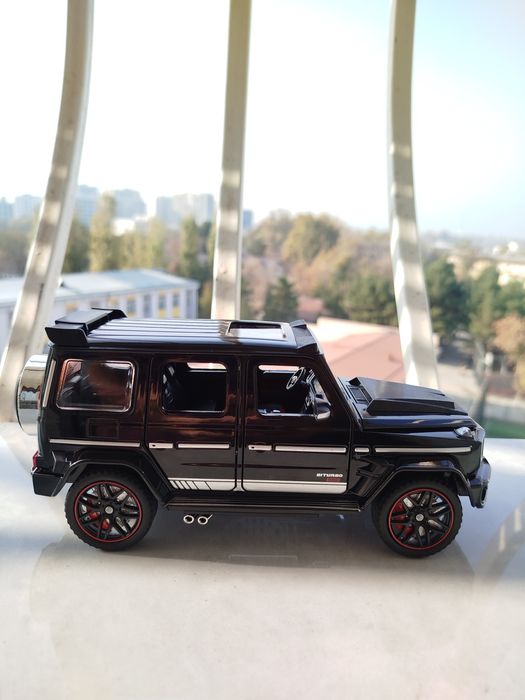 Metallic car Mercedes-Benz G63 BRABUS 800