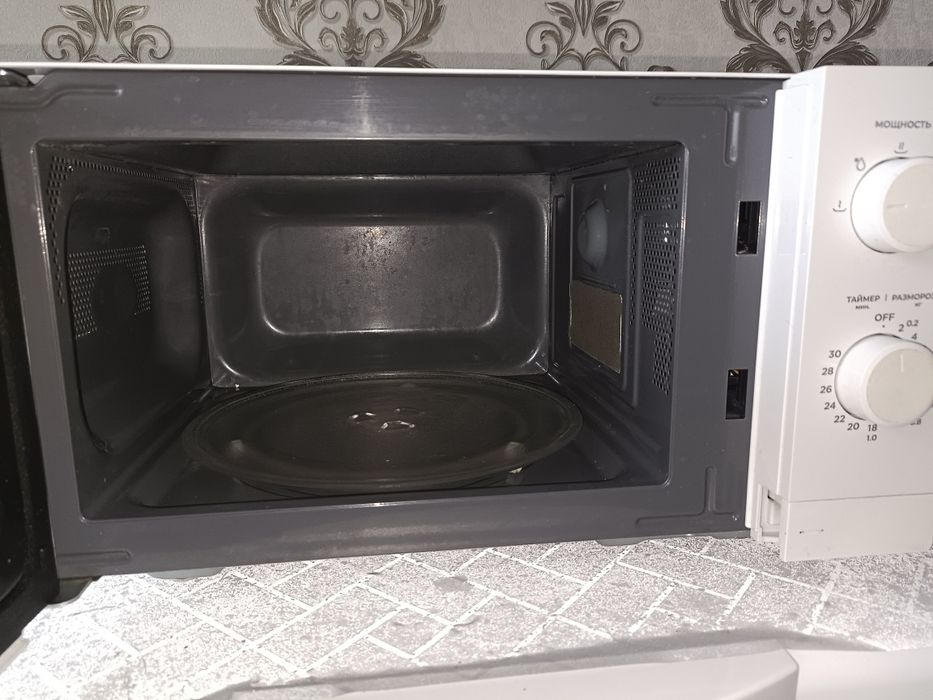 Продам микроволновку Мидеа 18000