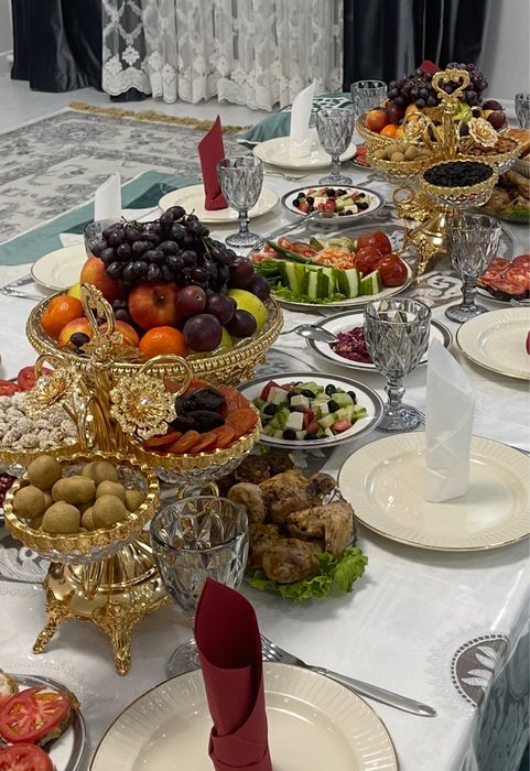 Фруктовница, менажница и бокаы