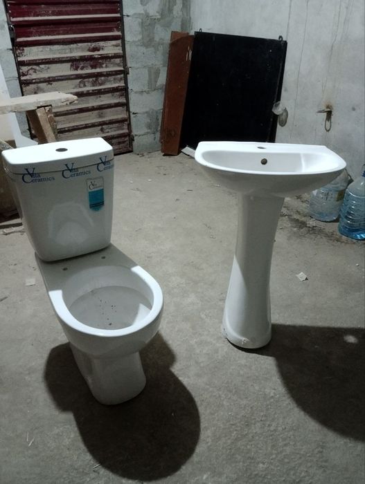 Продаю комплект: умывальник и унитаз