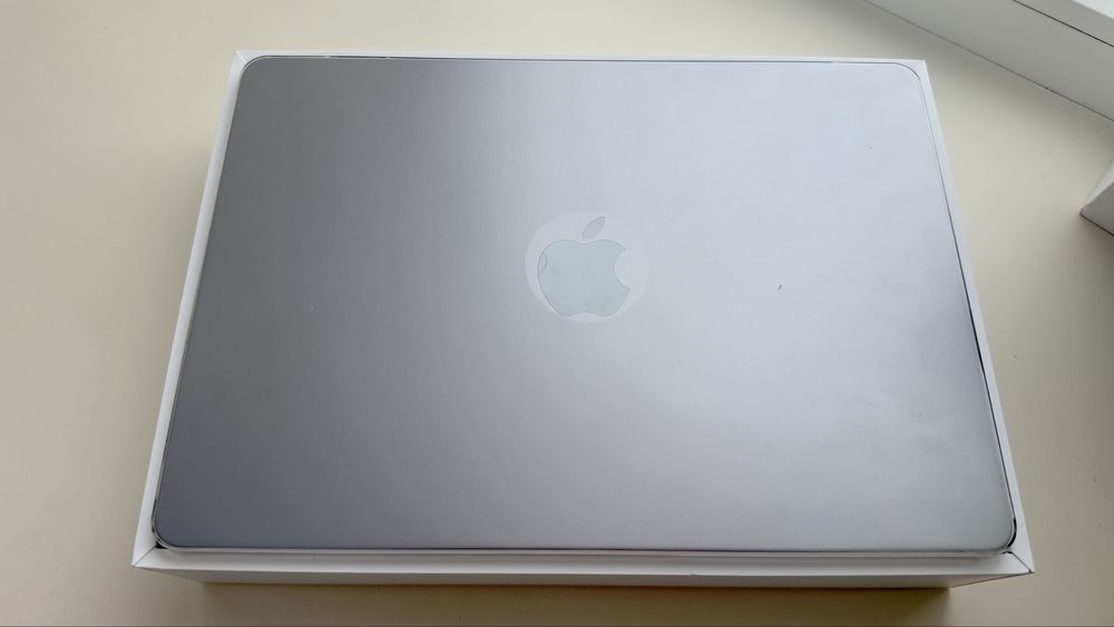Продам Apple MacBook Air 13 2022 (MC7U4RU/A)