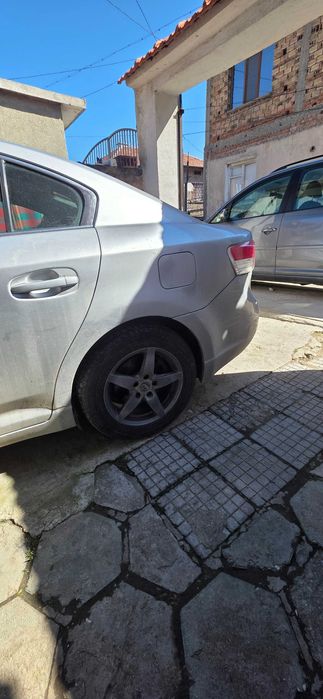Toyota avensis 1.6 132hp 2013