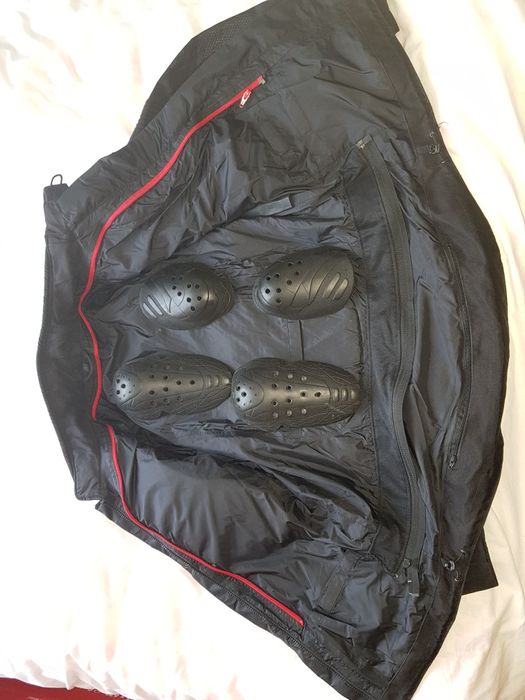 Geaca cu protecti pentru motociclisti