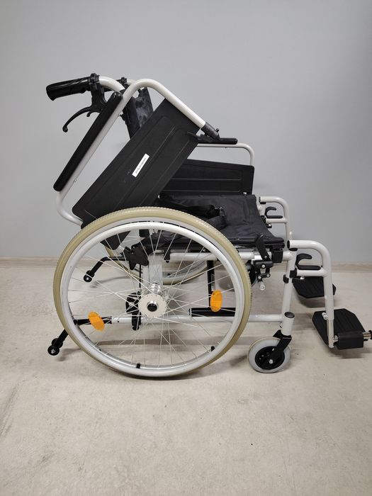 Carucior cu rotile pliabil/fotoliu rulant persoane cu dizabilitati.049