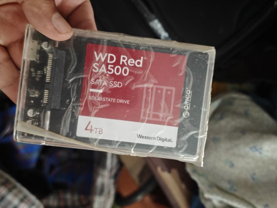 Продам  жесткий диск SSD 4 TB