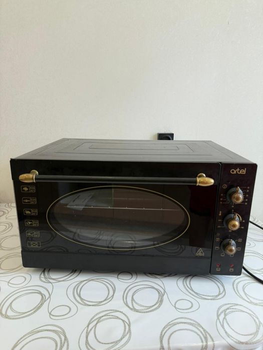 Духовой печ Artel черный
