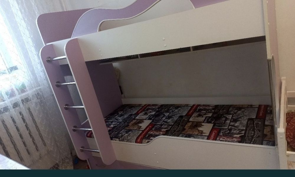 Продам двухъярусную кровать.