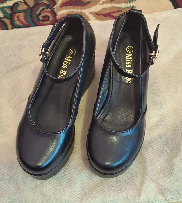 Женская босоножка