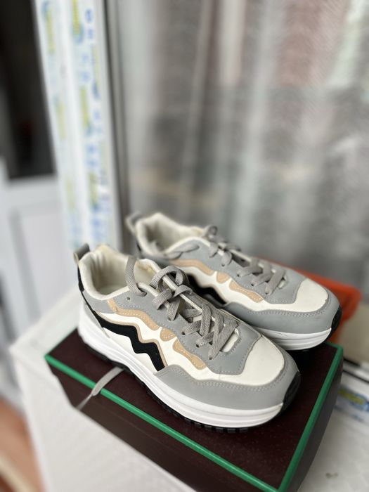 Продаю кроссовки 2 пары