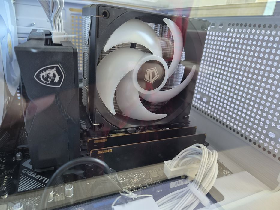 Vând PC nou DDR5(custom). Intel i3 14100F si RTX 5050, PC cu WIFI6E.