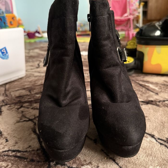 Обувки велур на висок ток