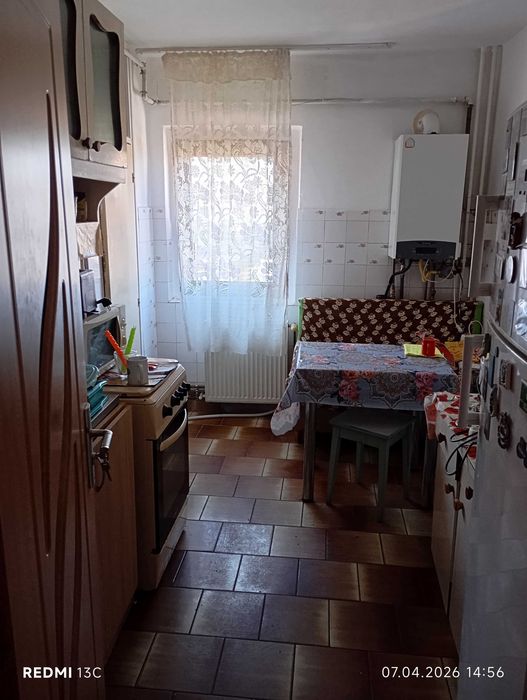 Vand apartament trei camere