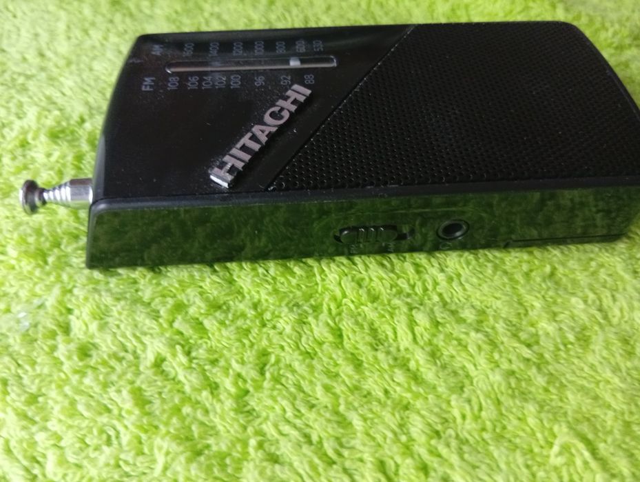 Radio Hitachi ultra slim