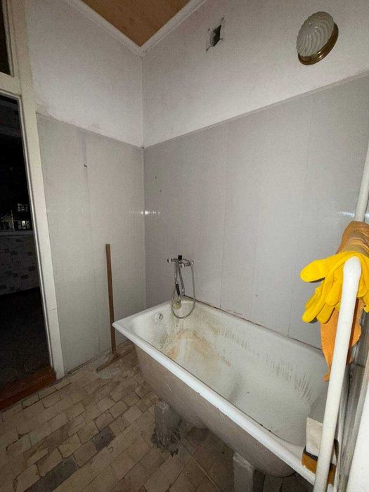 СРОЧНО !! Продаётся квартира в Яшнабаде 1/3/5 ( 33 кв/м ) Оханграбо