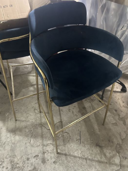 Барные стулья по 7 тысяч
