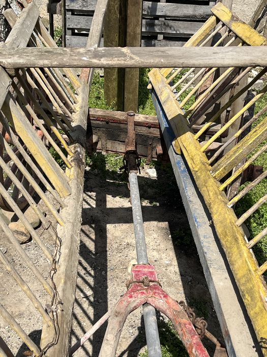 Каручка с дървени колела