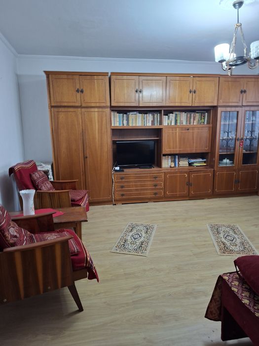 Închiriez garsoniera Trivale
