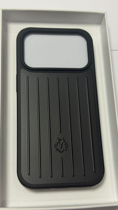 RIMOWA Aluminium Case за iPhone 18 Pro, 17 Pro, 17 Pro Max