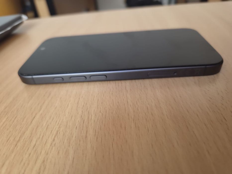 Iphone 17 negru