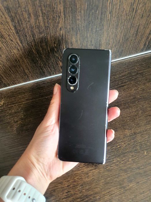 Телефон samsung Z Fold4.