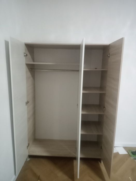 Продам трёхдверный шкаф