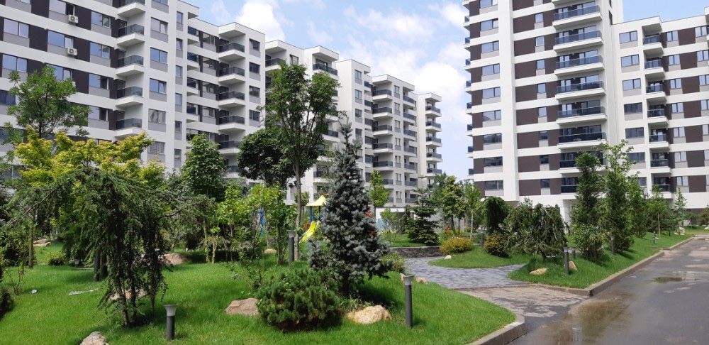 Ofer spre închiriere apartament cu 2 camere + loc de parcare subteran