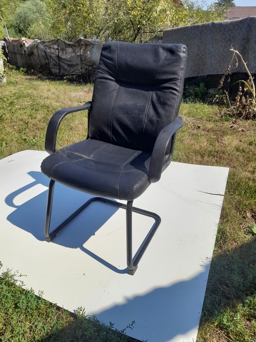 Vand  scaune de birou,birou și geam termopan aluminiu