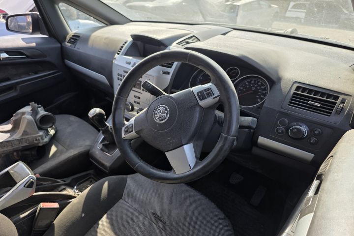 Far stanga Opel Zafira 2009 1.9 CDTI MT (100 hp)