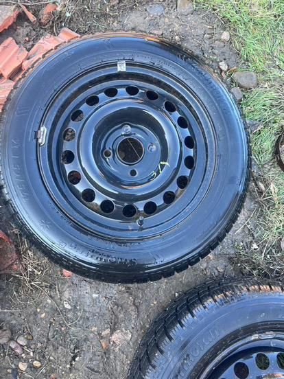 Продавам зимни гуми с джанти 14ки