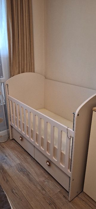 Бебешко Легло с люлеещ механизъм и матрак