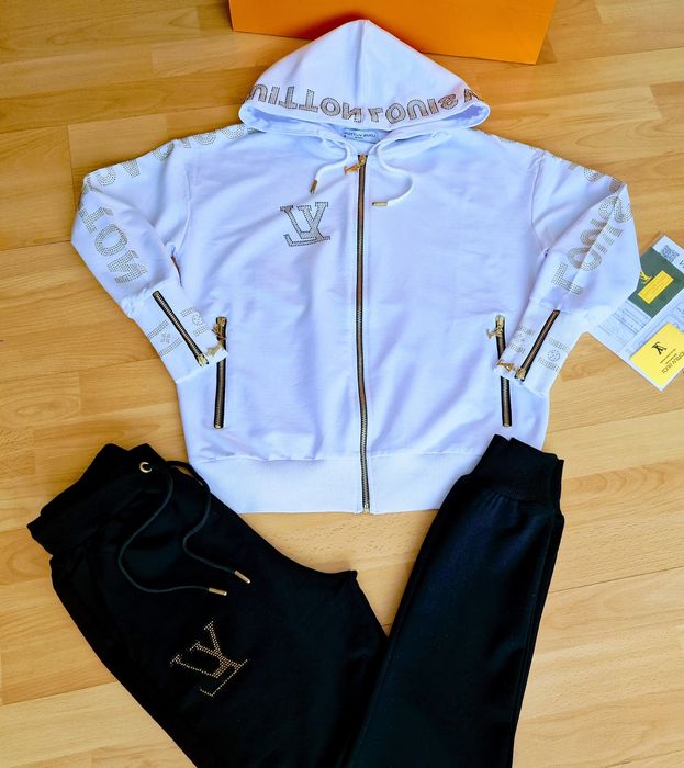 Treninguri bumbac, diverse marimi, accesorii metalice, saculet, etiche