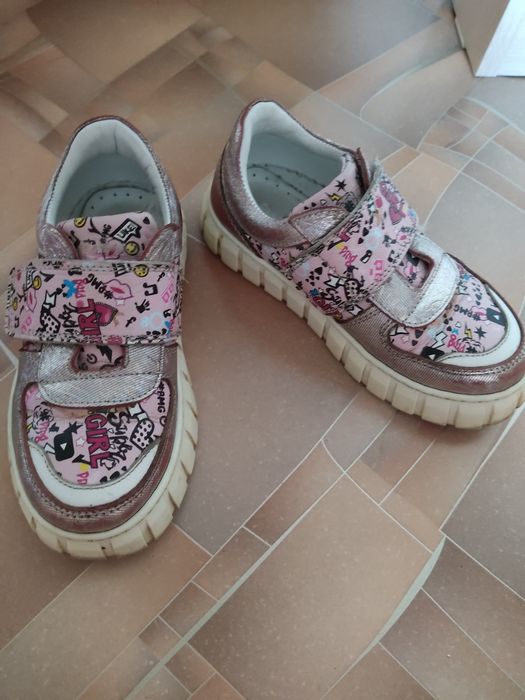 Продам детскую обувь для девочек