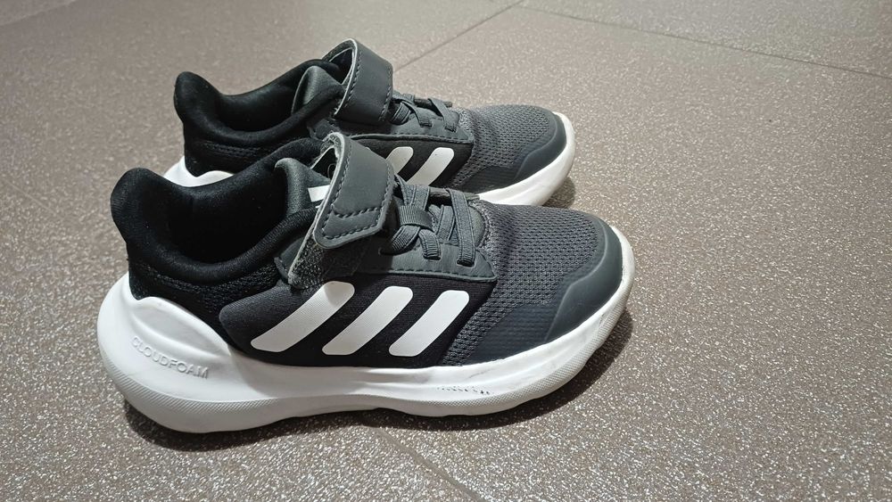 Детски маратонки 28 и 34 номер