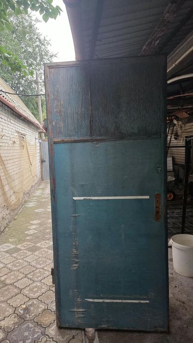 Продам металлическую дверь