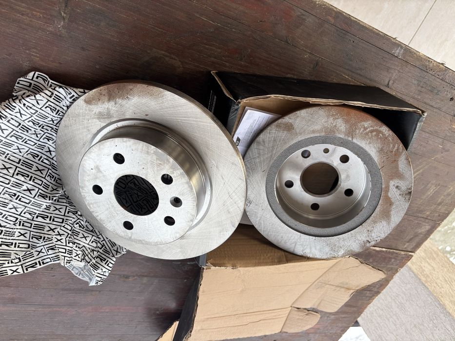 Discuri frână  spate opel astra j 1.4 benzină 2018