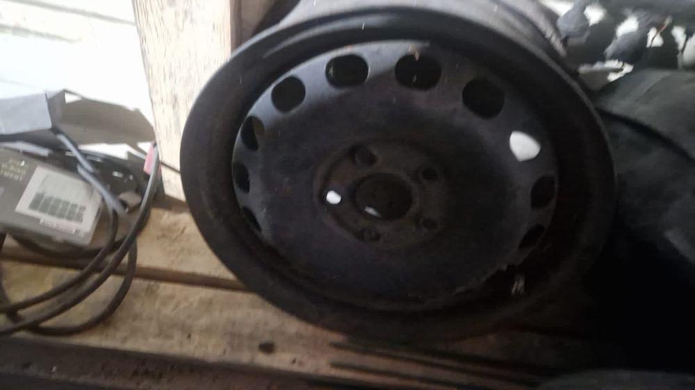 Продам диски с зимней резиной