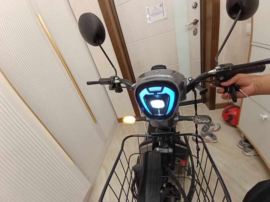Скутер Sk8 250w max km 60-70 km