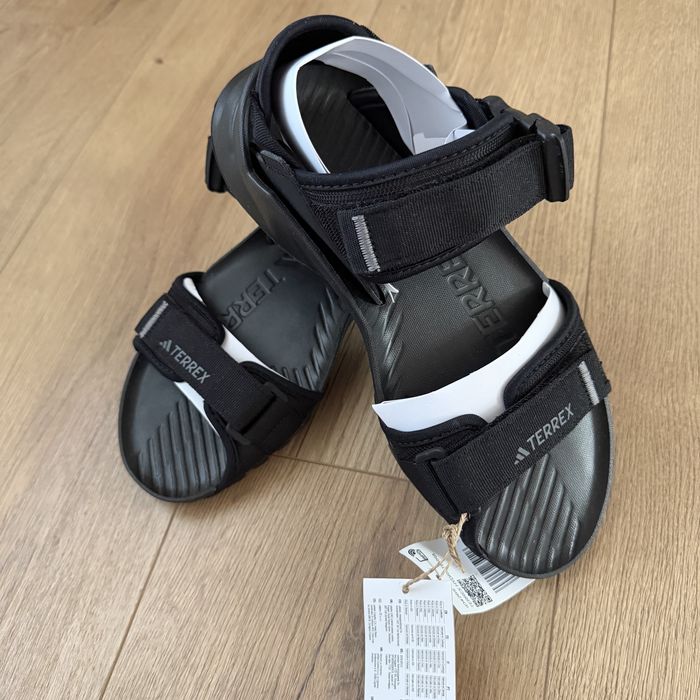 Adidas сандали  39 номер