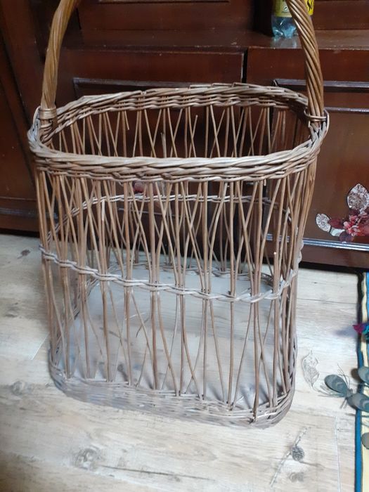 Метална  декорация  за  градина.Голям  ратанов   кош