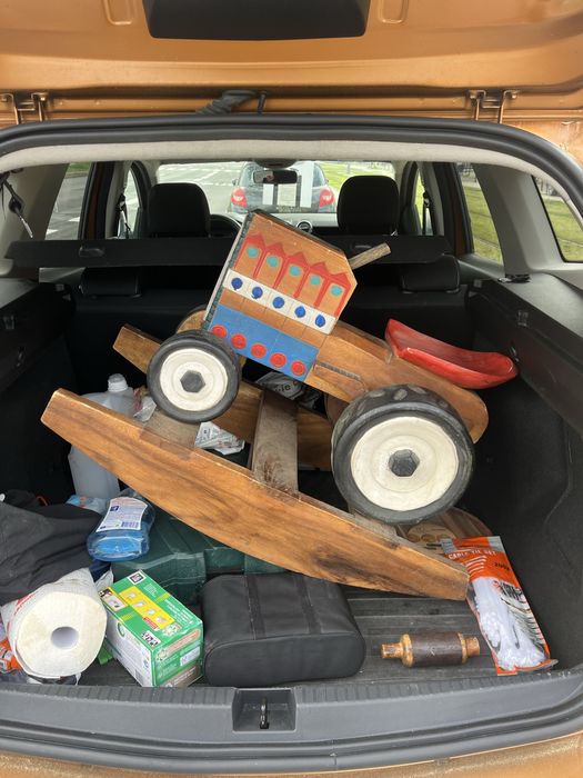 Продава се ретро детска люшкалка.