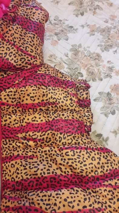 Продам новый жилет для девочки .