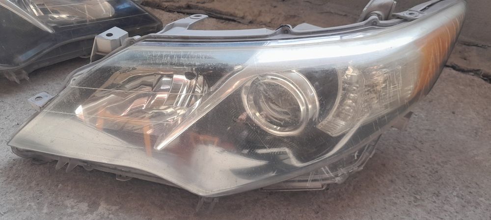 Продам фары на тайоту
